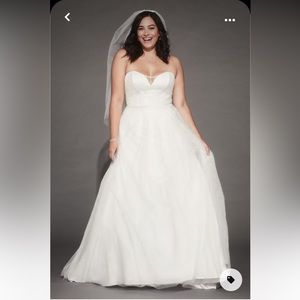 Davids Bridal gradient glitter tulle wedding dress - sized 14 - Soft white